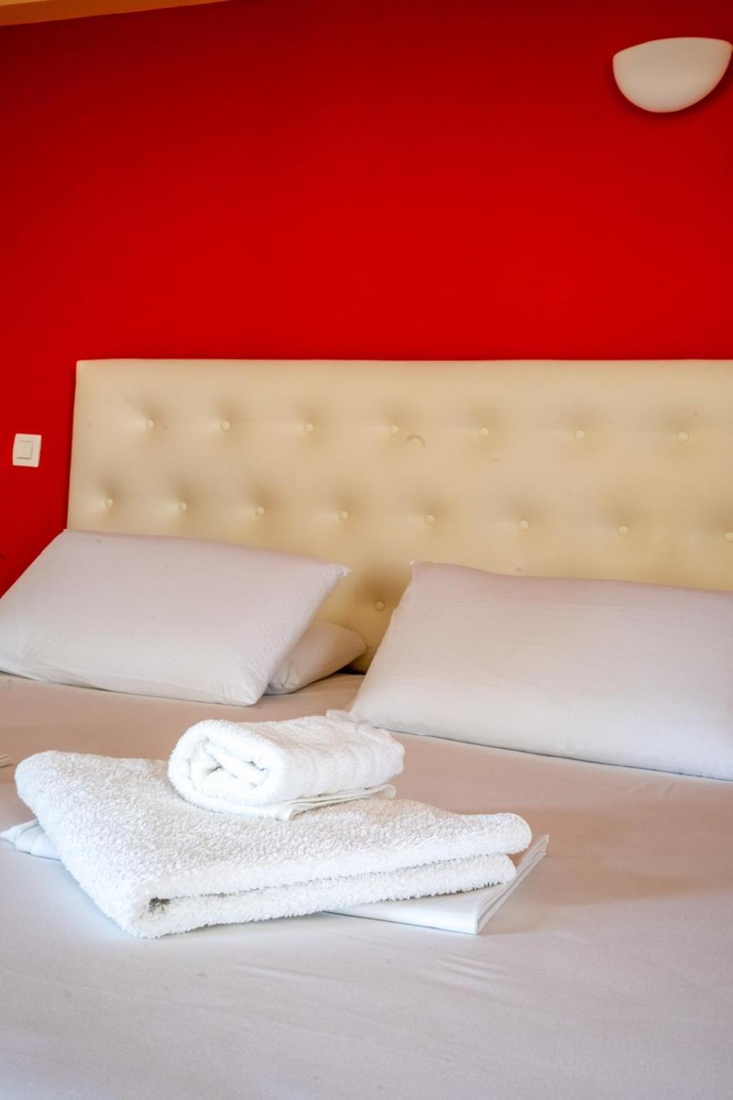 Coralli Hotel Perdika  Buitenkant foto