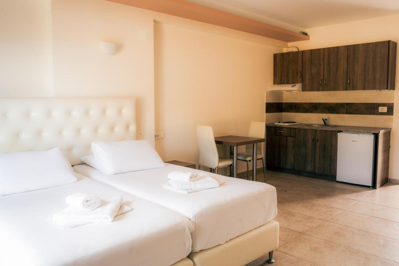 Coralli Hotel Perdika  Buitenkant foto