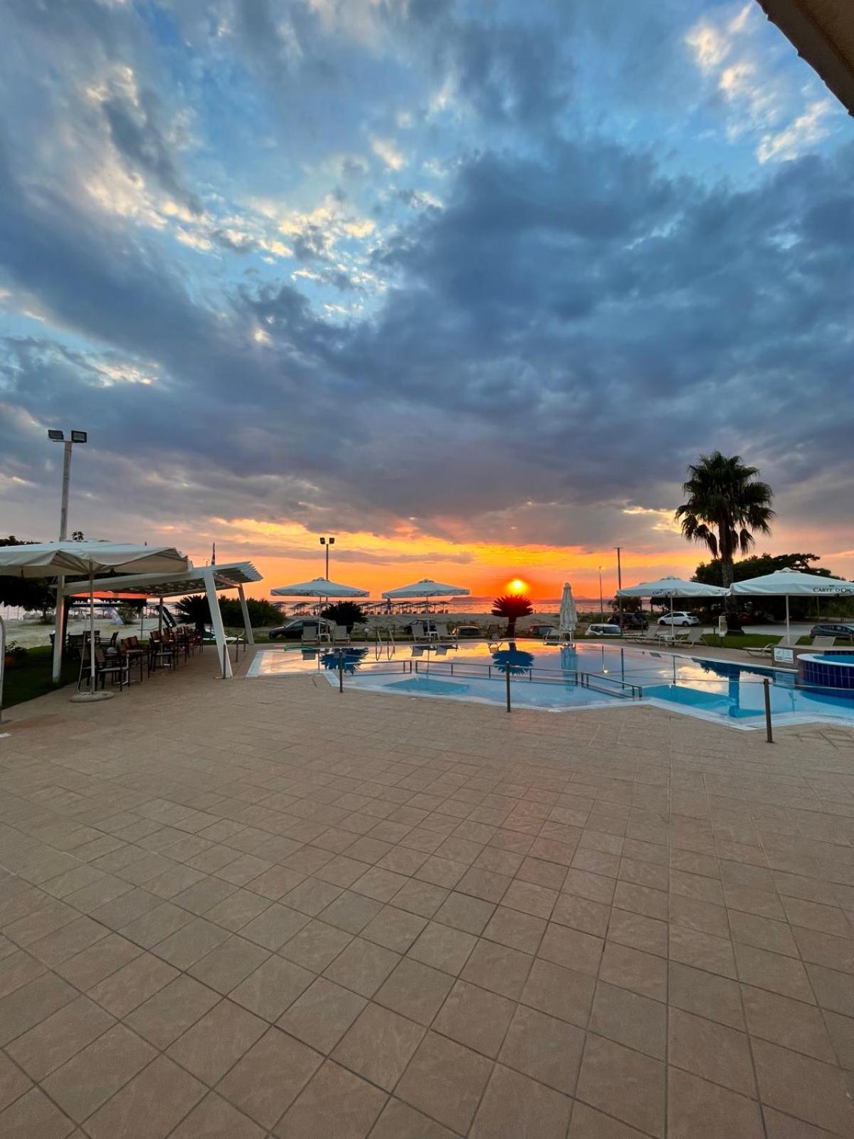 Coralli Hotel Perdika  Buitenkant foto