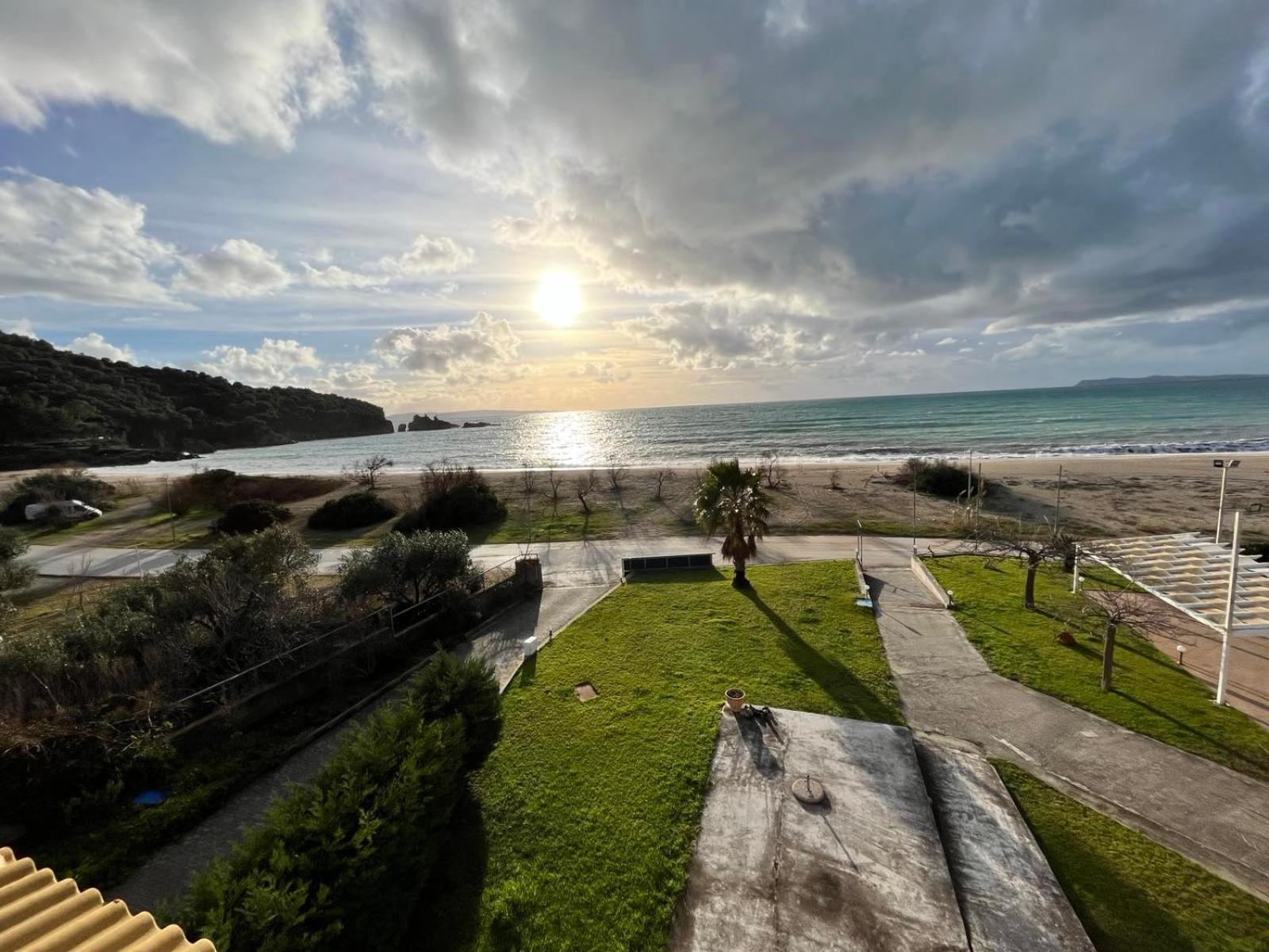 Coralli Hotel Perdika  Buitenkant foto