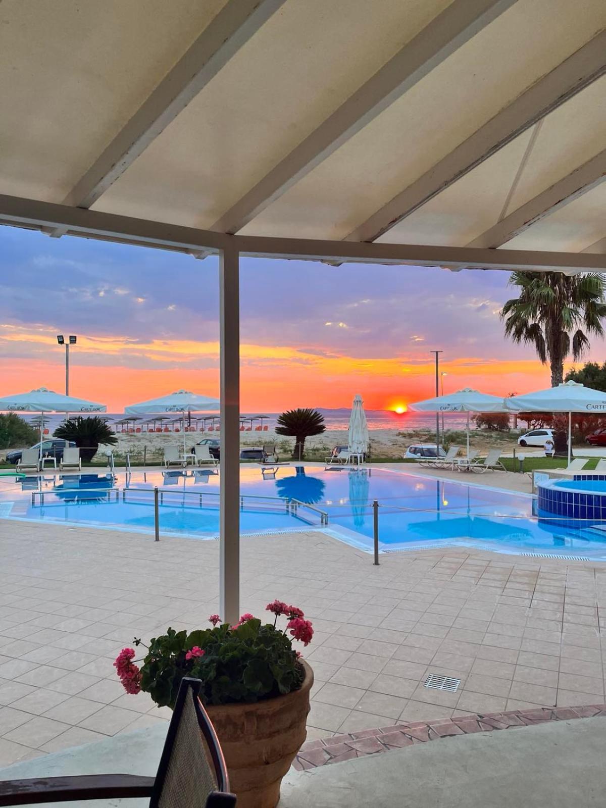 Coralli Hotel Perdika  Buitenkant foto