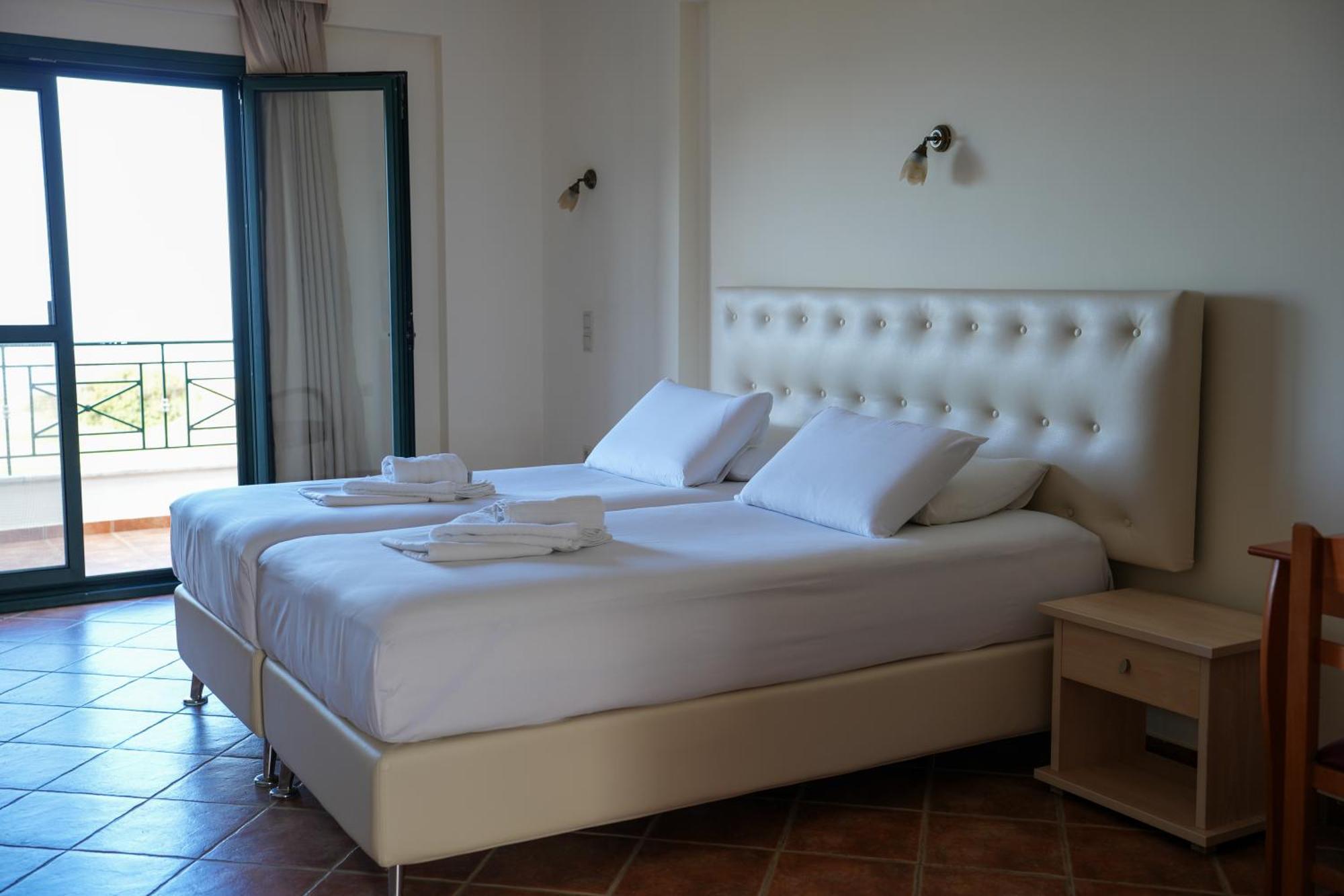 Coralli Hotel Perdika  Buitenkant foto