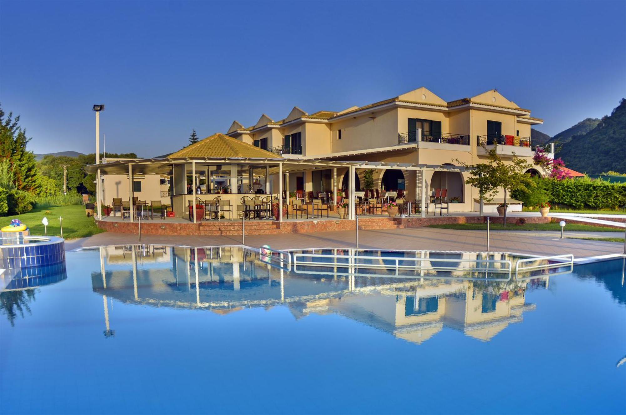 Coralli Hotel Perdika  Buitenkant foto