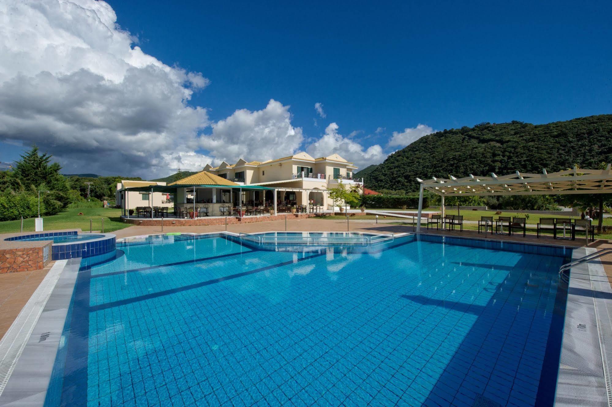Coralli Hotel Perdika  Buitenkant foto